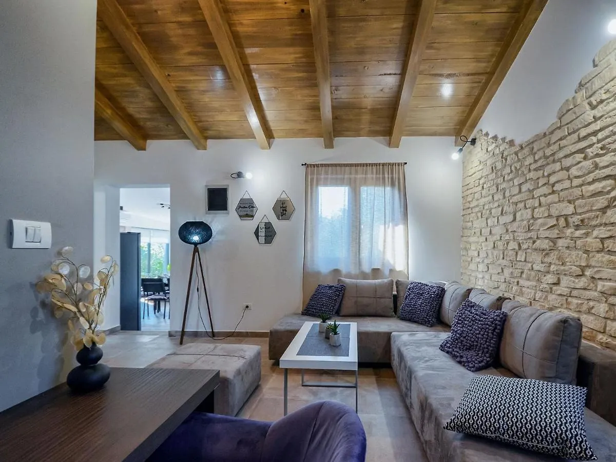 Spacious Holiday Home 1 Km From The Sea Fazana