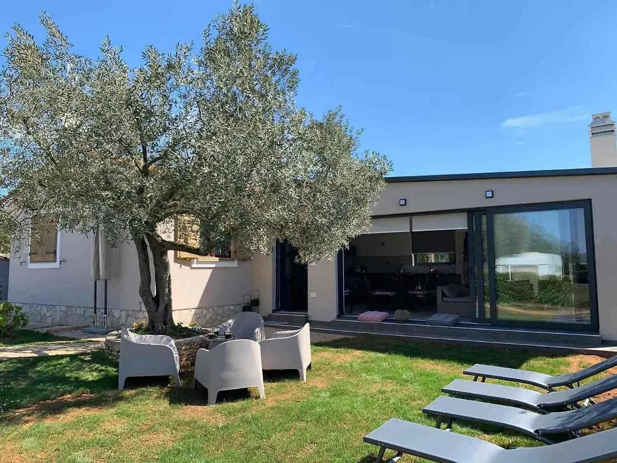 Spacious Holiday Home 1 Km From The Sea Fazana