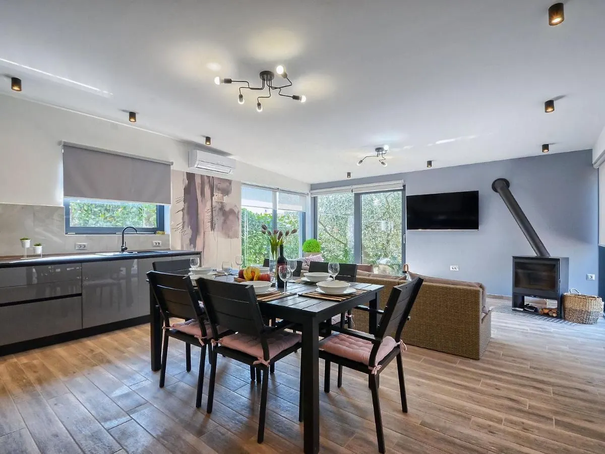 Spacious Holiday Home 1 Km From The Sea Fazana