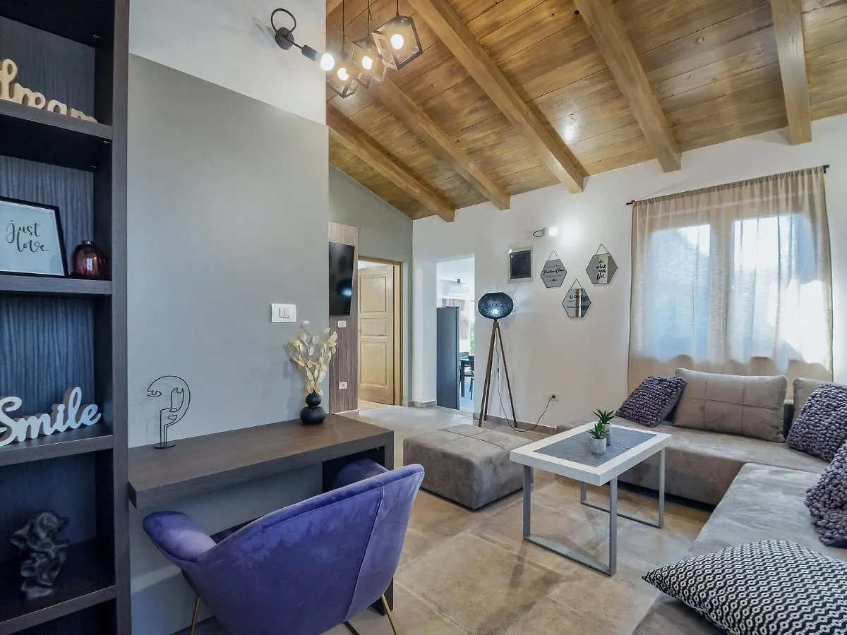 Spacious Holiday Home 1 Km From The Sea Fazana 0*,