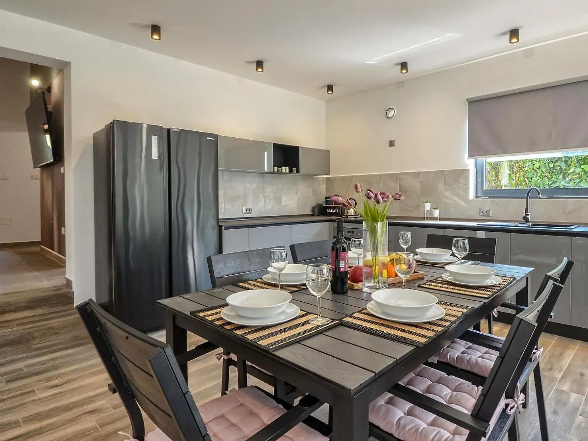 Spacious Holiday Home 1 Km From The Sea Fazana 0*,  Croatia